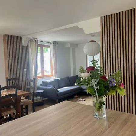 Du Lys De Luchon فيلة